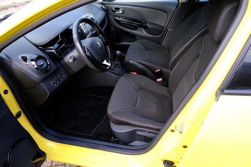 Gebraucht Renault Clio IV Expression 90 PS (66 kW) 2013 Gelb Limousine