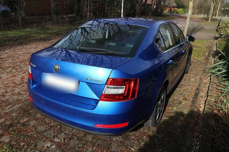 Gebraucht Skoda Octavia 140 PS (102 kW) 2013 Blau Limousine