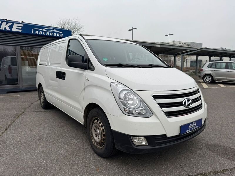 Gebraucht Hyundai H-1 170 PS (125 kW) 2017 Weiß Van / Kleinbus