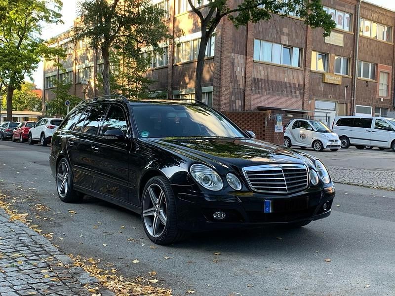 Schwarz Gebraucht 2007 Mercedes E220 Kombi | 4.199 € (Fairer Preis) - Bild 1/4