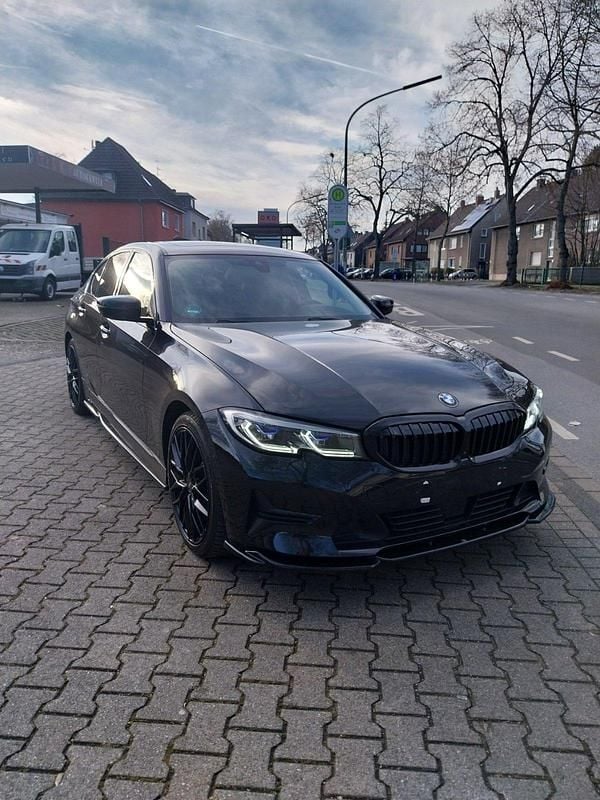 Gebraucht BMW 330 Advantage 258 PS (189 kW) 2021 Black sapphire metallic Limousine