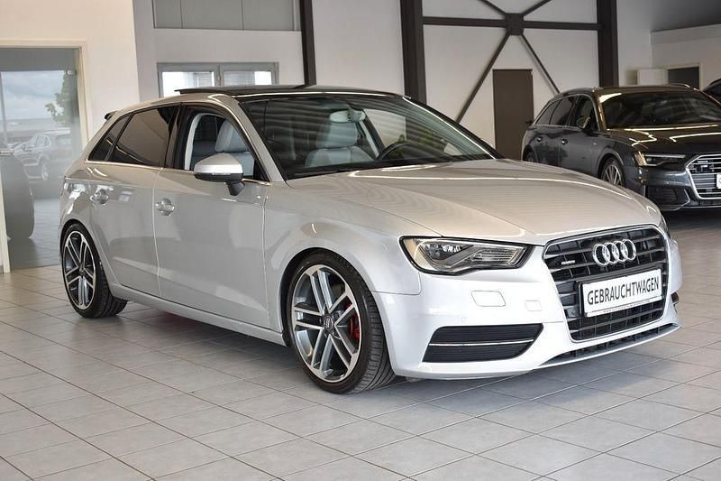 Silber Gebraucht 2013 Audi A3 Sportback S-Line Limousine | 17.999 € (Etwas zu teuer) - Bild 1/4
