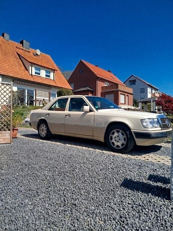 Second-hand Mercedes 200 75 CP (55 kW) 1995 Bej Berlinǎ