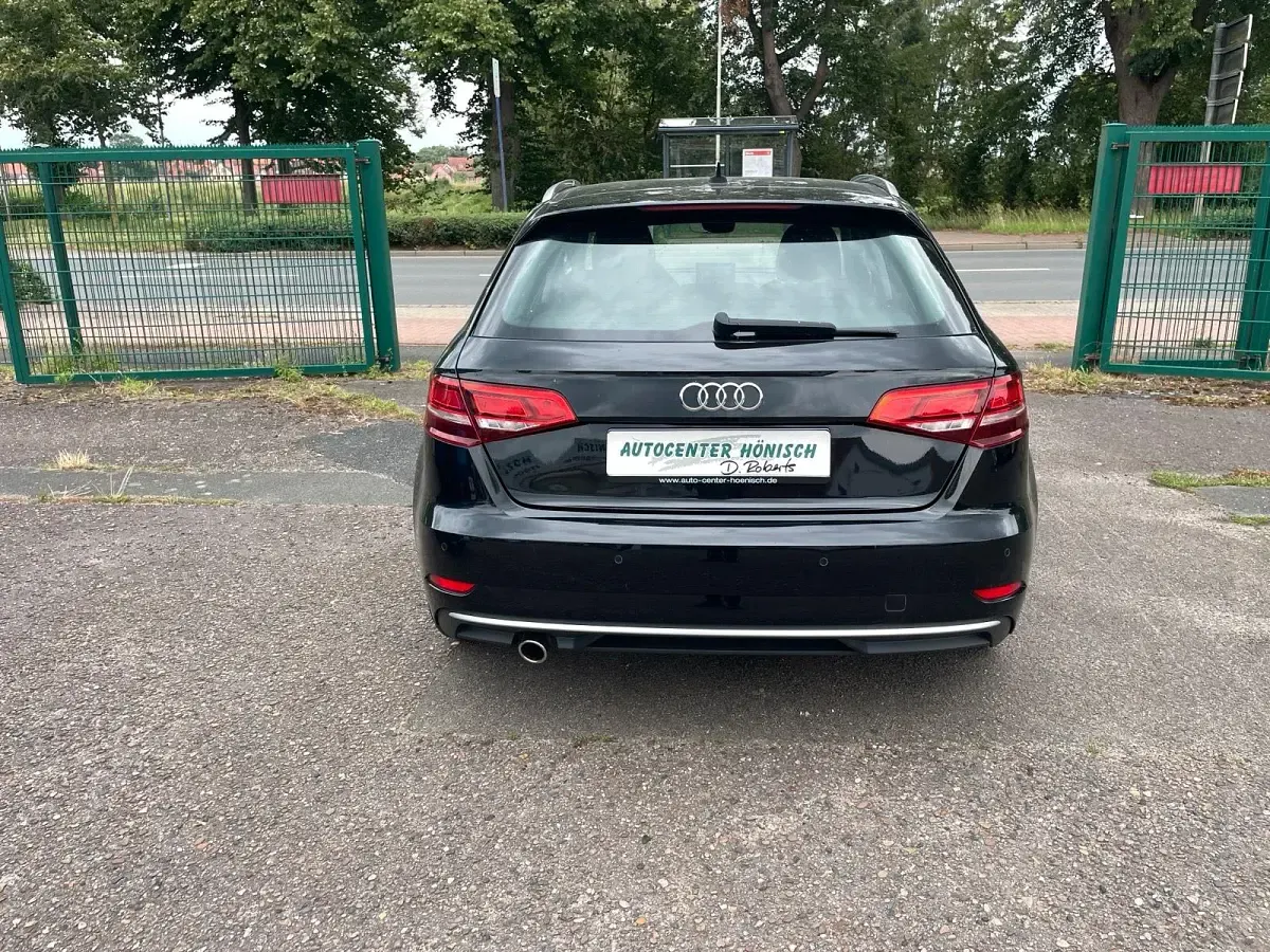 Gebraucht Audi A3 Comfort 116 PS (85 kW) 2018 Schwarz Limousine