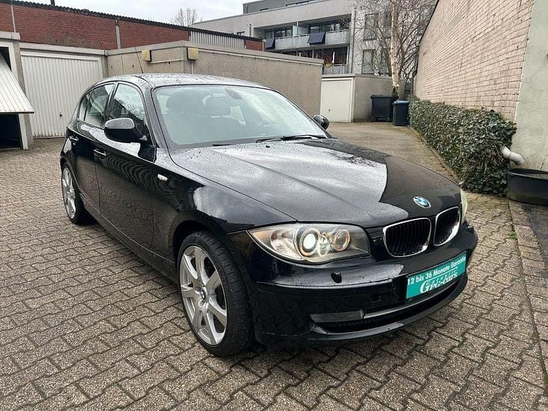 Gebraucht BMW 118 Sport Line 143 PS (105 kW) 2011 Schwarz Kleinwagen