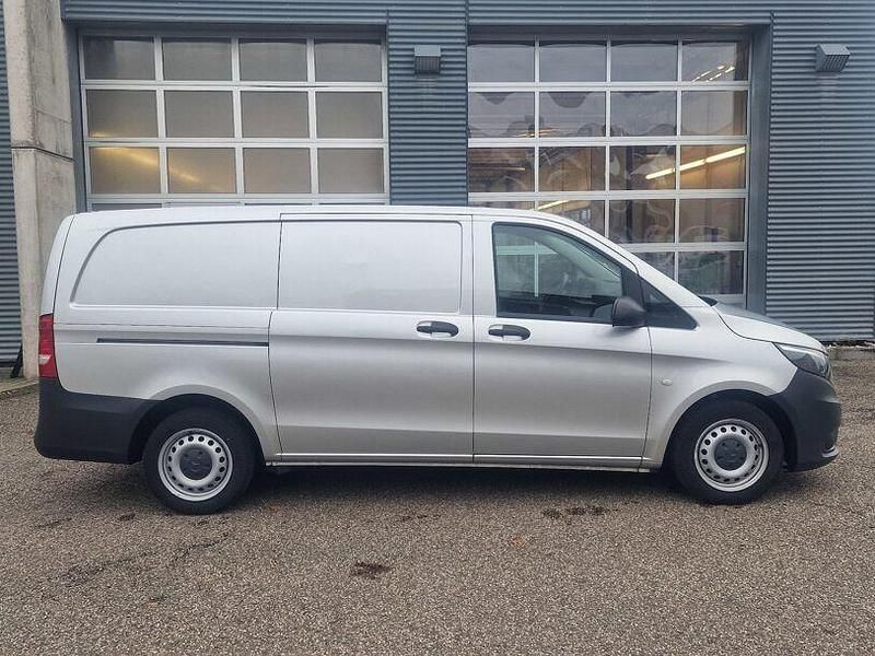 Gebraucht Mercedes Vito 114 PS (83 kW) 2019 Brillantsilber metallic Van