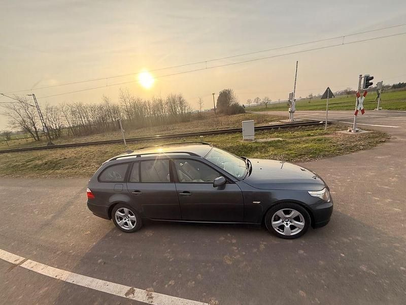 Gebraucht BMW 520 Exclusive 177 PS (130 kW) 2008 Grau Kombi