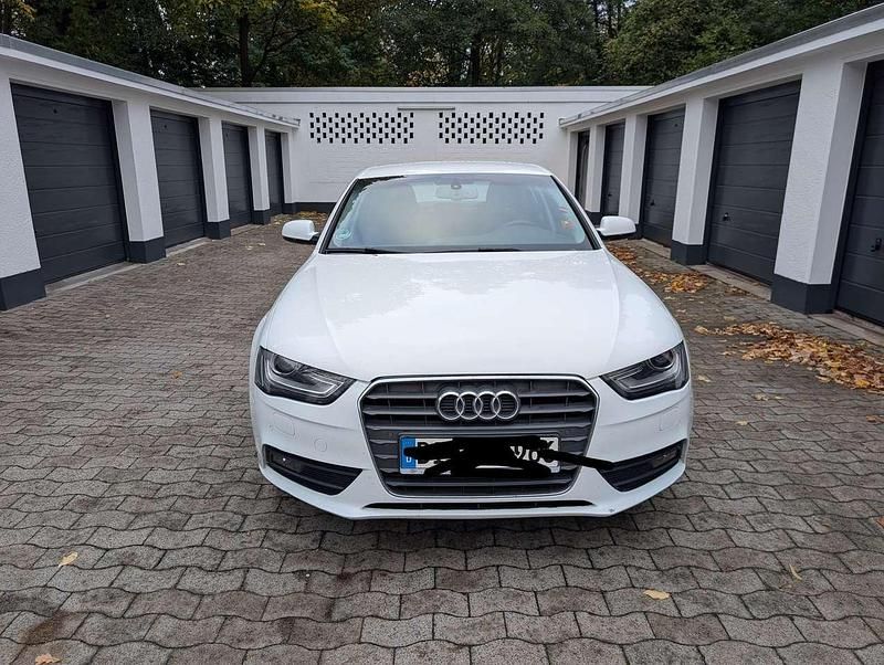 Weiß Gebraucht 2014 Audi A4 S-Line Limousine | 11.500 € (Guter Preis) - Bild 1/4