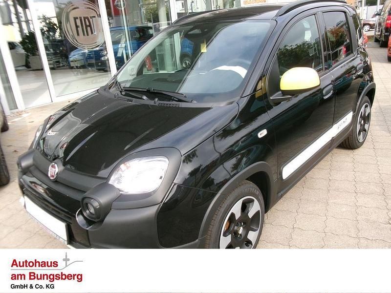 Schwarz Gebraucht 2025 Fiat Panda Cross Cross Kleinwagen | 18.790 € (Teuer) - Bild 1/3