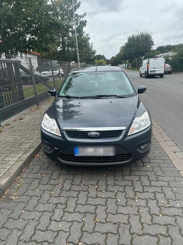 Blau Gebraucht 2011 Ford Focus Limousine | 1.700 € (Superpreis) - Bild 1/4