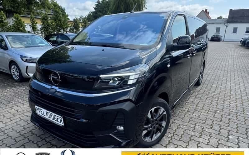 Lackierung schwarz perla nera/typ aussen (metallic) Gebraucht 2024 Opel Zafira Life Selection Van | 37.900 € (Guter Preis) - Bild 1/4