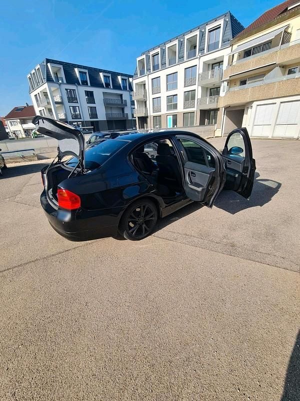 Gebraucht BMW 320 170 PS (125 kW) 2007 Schwarz Limousine