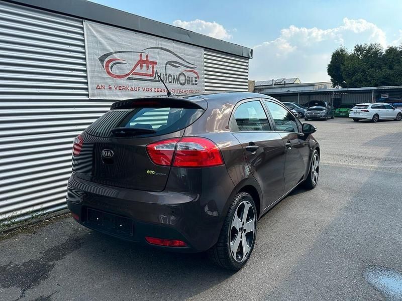 Gebraucht Kia Rio 109 PS (80 kW) 2013 Limousine