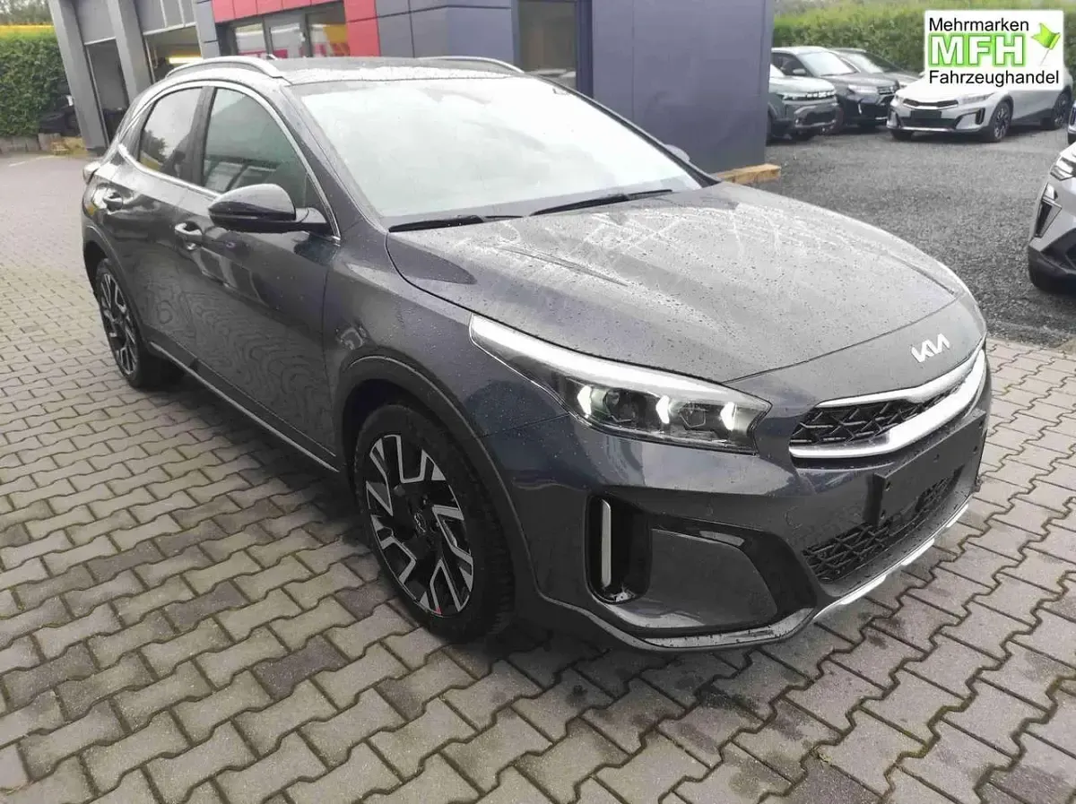 Neu Kia XCeed 150 PS (110 kW) 2026 Penta grau SUV