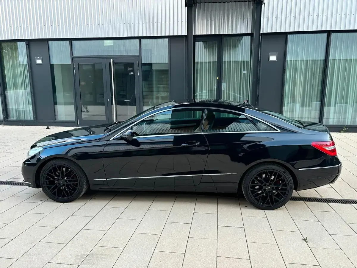 Gebraucht Mercedes E350 Elegance 292 PS (214 kW) 2009 Schwarz Coupé