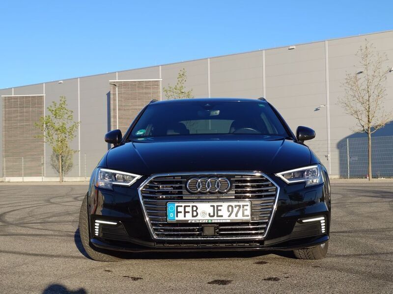 Schwarz Gebraucht 2017 Audi A3 Sportback e-tron Ambiente Limousine | 15.900 € (Superpreis) - Bild 1/4