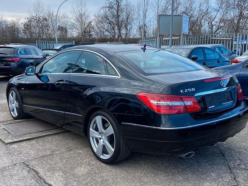 Gebraucht Mercedes E250 Avantgarde 204 PS (150 kW) 2013 Schwarz Coupé