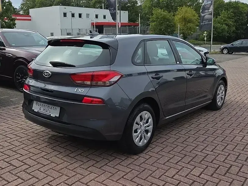 Gebraucht Hyundai i30 99 PS (72 kW) 2020 Grau Limousine