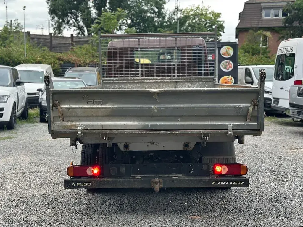 Gebraucht Mitsubishi Canter 150 PS (110 kW) 2019 Braun Van / Kleinbus