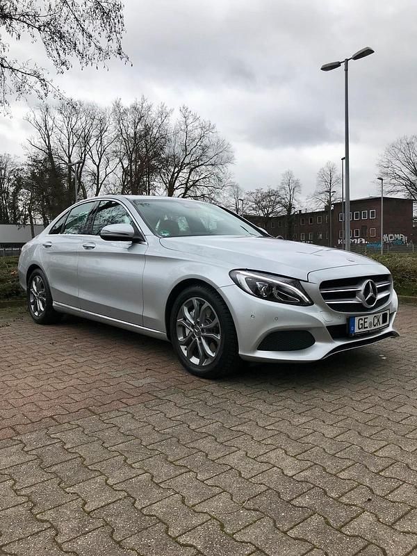 Silber Gebraucht 2018 Mercedes C250 Limousine | 27.000 € (Teuer) - Bild 1/4