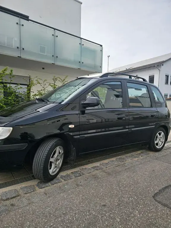 Używany Hyundai Matrix GLS 103 KM (75 kW) 2007 Czarny Minivan