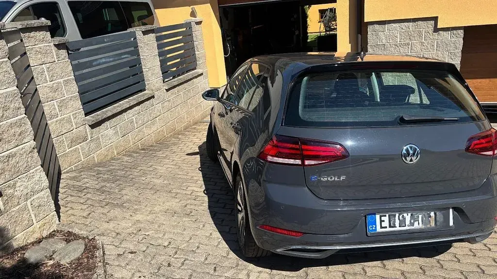 Gebraucht VW e-Golf 100 kW (136 PS) 2021 Grau Kleinwagen