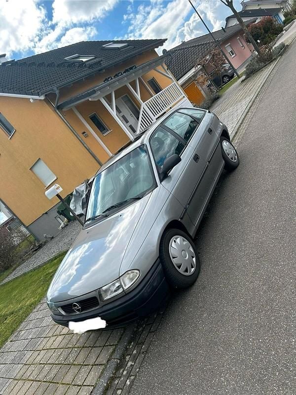 Gebraucht Opel Astra 70 PS (51 kW) 1995 Grau Kleinwagen