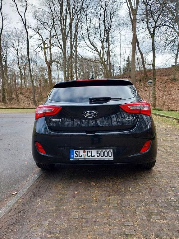 Gebraucht Hyundai i30 Passion 110 PS (80 kW) 2016 Schwarz Limousine