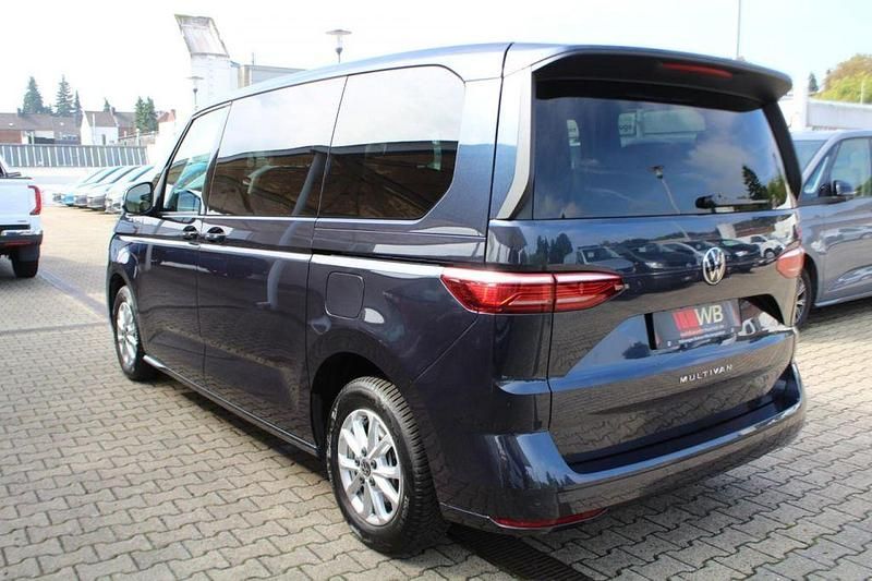 Gebraucht VW Multivan Life 150 PS (110 kW) 2024 Blau Van