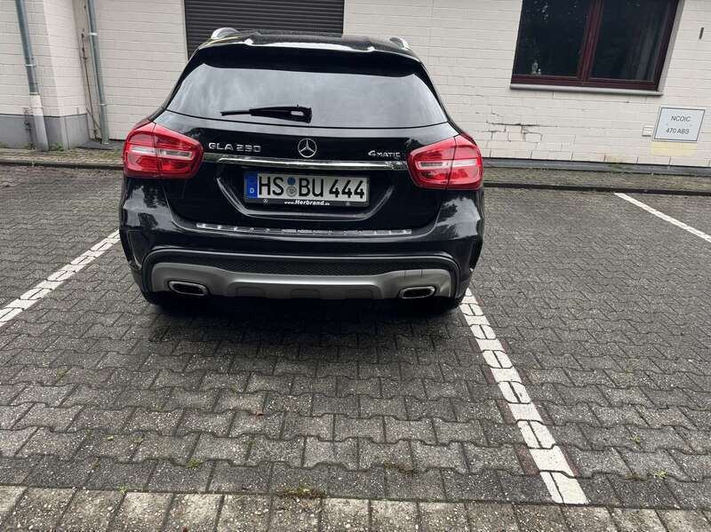 Gebraucht 2015 Mercedes GLA250 Edition 1 SUV | 25.000 € (Teuer) - Bild 1/4