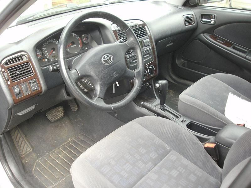 Gebraucht Toyota Avensis Sol 129 PS (94 kW) 2002 Silber Kombi