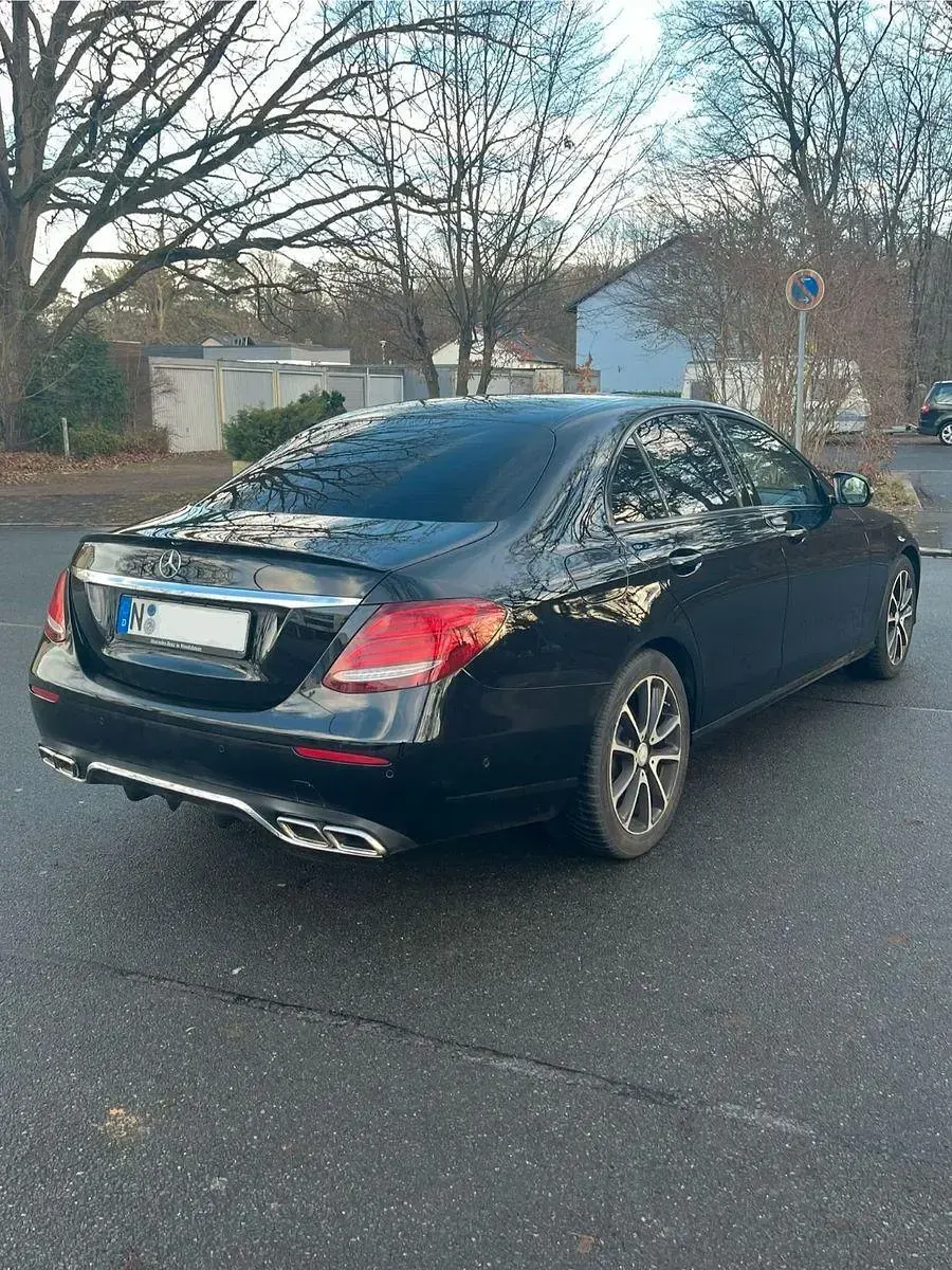 Gebraucht Mercedes E220 194 PS (142 kW) 2016 Schwarz Limousine