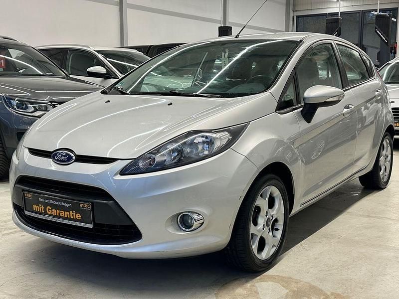 Silber Gebraucht 2012 Ford Fiesta Trend Limousine | 3.999 € (Fairer Preis) - Bild 1/4