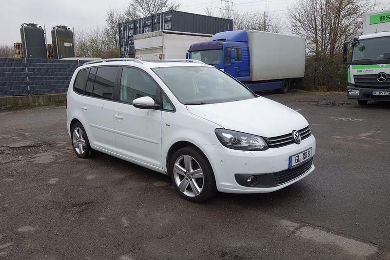 Weiß Gebraucht 2014 VW Touran Cup Van / Kleinbus | 8.999 € (Fairer Preis) - Bild 1/4