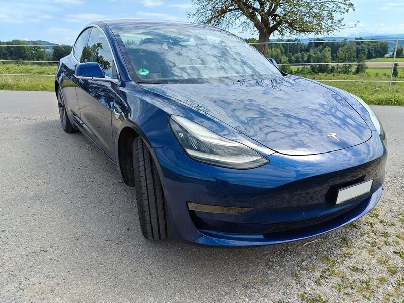 Blau Gebraucht 2019 Tesla Model 3 Long Range AWD Limousine | 21.000 € (Fairer Preis) - Bild 1/4