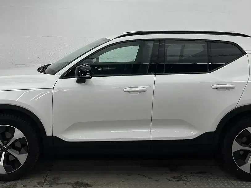 Gebraucht Volvo XC40 Plus 197 PS (144 kW) 2025 Crystal white SUV