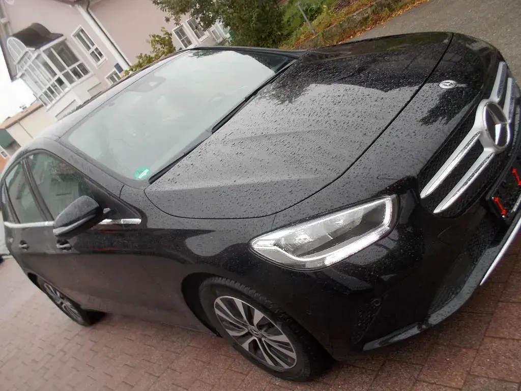 Gebraucht Mercedes B180 116 PS (85 kW) 2021 Schwarz Kleinwagen