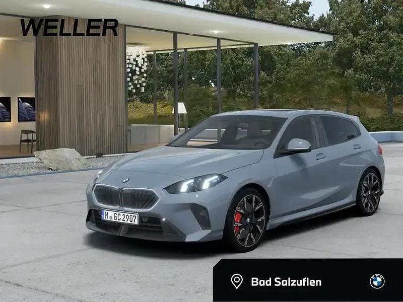 Storm bay (grau) Neu 2025 BMW 120 M Sport Kleinwagen | 48.860 € (Teuer) - Bild 1/4