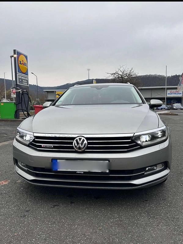 Silber Gebraucht 2015 VW Passat Highline Kombi | 13.499 € (Etwas zu teuer) - Bild 1/4