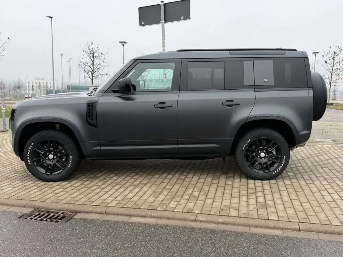 Gebraucht Land Rover Defender S 249 PS (183 kW) 2024 Grau SUV