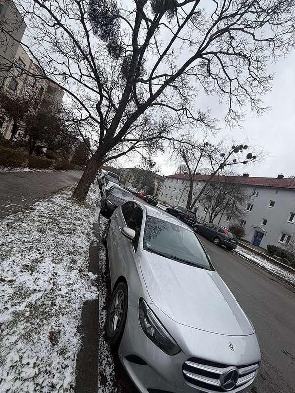 Gebraucht Mercedes B200 150 PS (110 kW) 2019 Van / Kleinbus