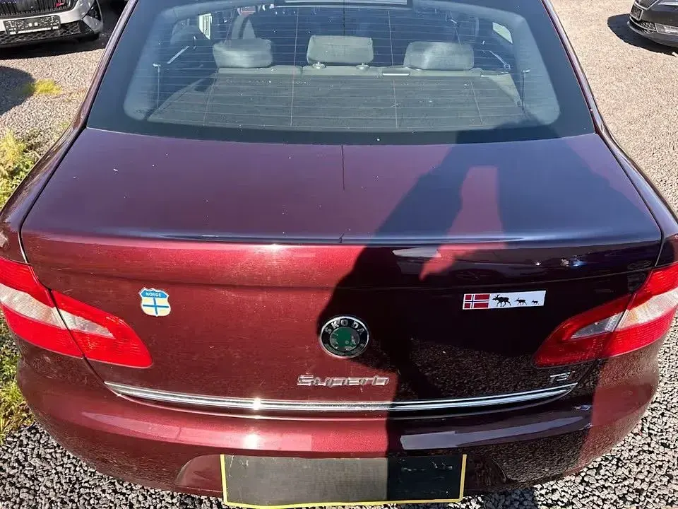 Gebraucht Skoda Superb Comfort 160 PS (117 kW) 2009 Rot Limousine