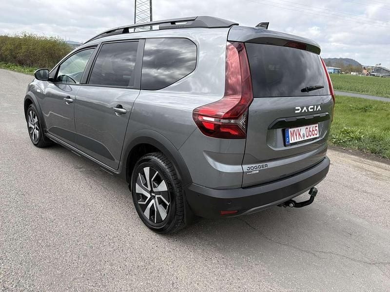 Gebraucht Dacia Jogger Expression 101 PS (74 kW) 2023 Schiefergrau Van / Kleinbus