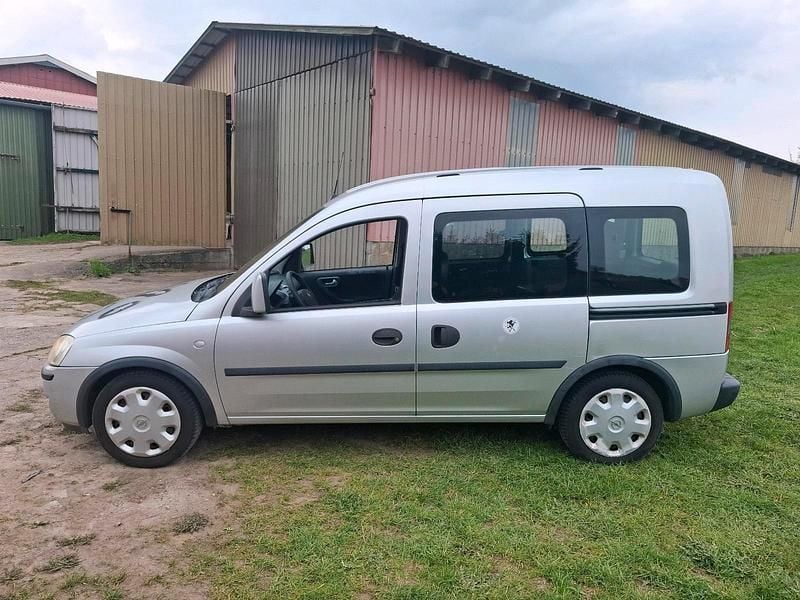 Second-hand Opel Combo 90 CP (66 kW) 2007 Argintiu Monovolum