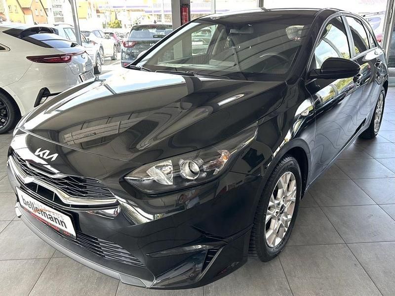 Schwarz Gebraucht 2022 Kia Ceed Edition 7 Limousine | 16.850 € (Fairer Preis) - Bild 1/4