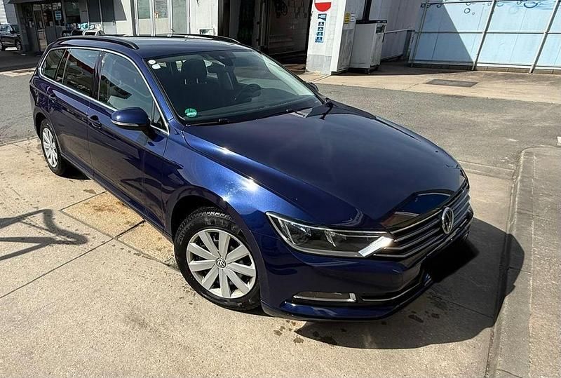 Gebraucht VW Passat 150 PS (110 kW) 2017 Blau Kombi