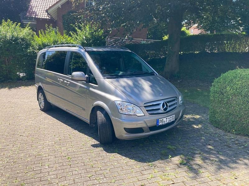 Schwarz Gebraucht 2011 Mercedes Viano Edition Van / Kleinbus | 15.999 € (Guter Preis) - Bild 1/4