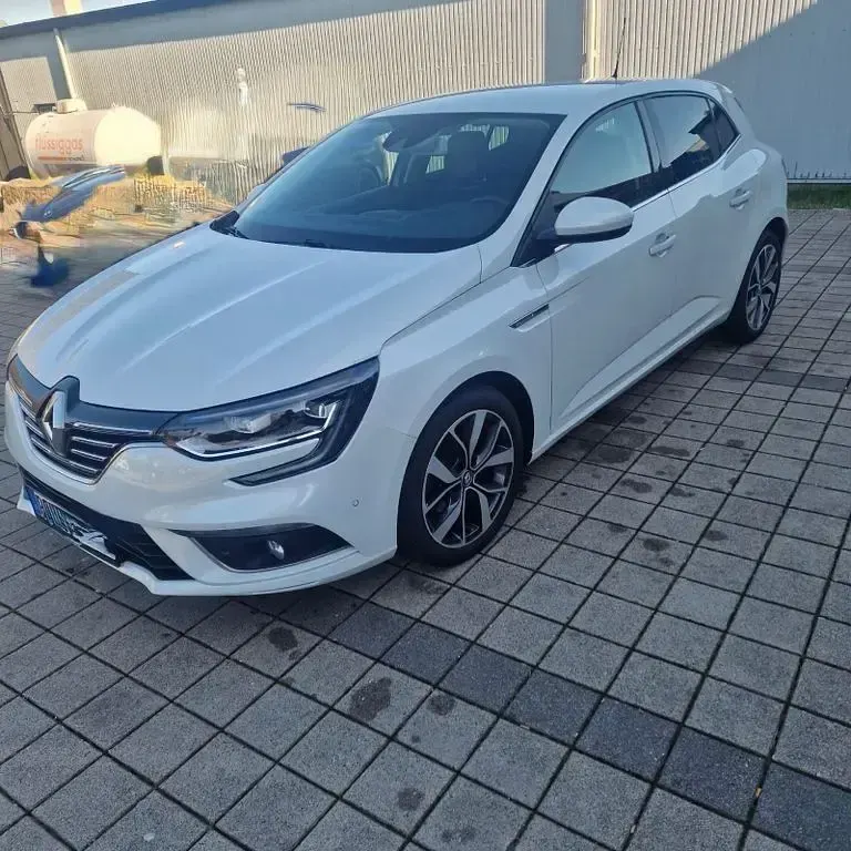 Gebraucht Renault Mégane Bose Edition 132 PS (97 kW) 2016 Weiß Limousine