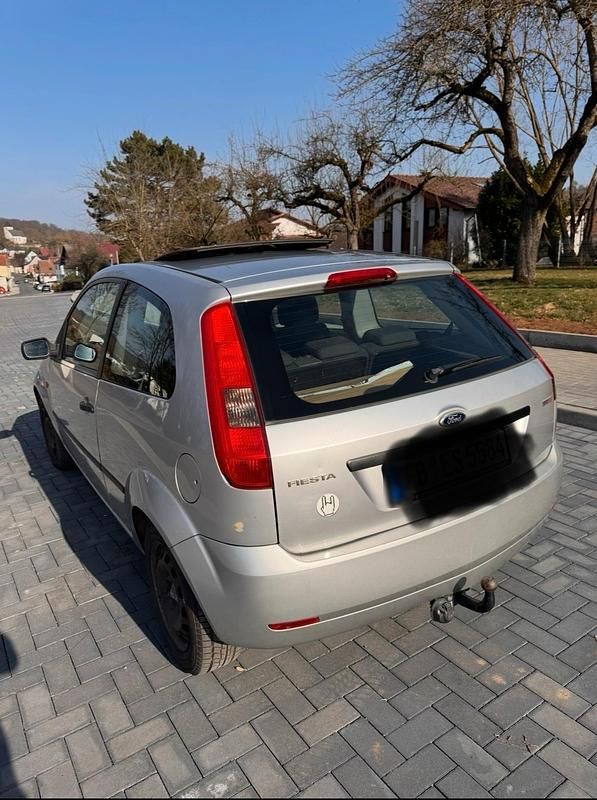 Gebraucht Ford Fiesta 68 PS (50 kW) 2004 Silber Kleinwagen