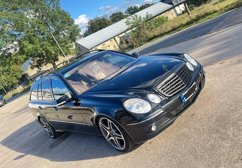Schwarz Gebraucht 2008 Mercedes E320 Avantgarde Kombi | 6.666 € (Fairer Preis) - Bild 1/4